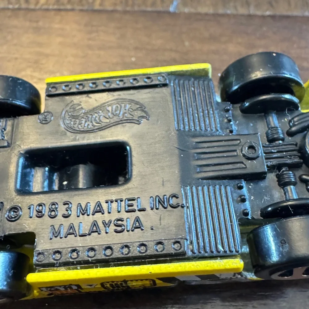 Hot Wheels Sol-Aire CX4 Race Car Yellow 1983 Vintage Diecast Opening Engine